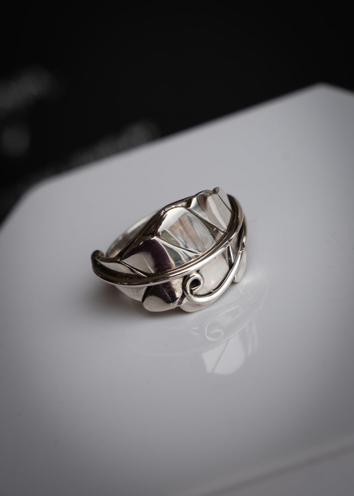 Fae Leaf Ring