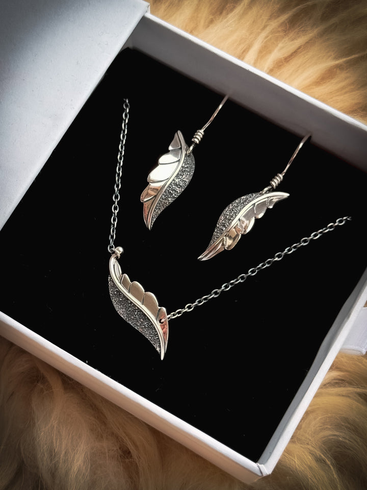 Rainkissed Berry Leaf Necklace and Earrings Set