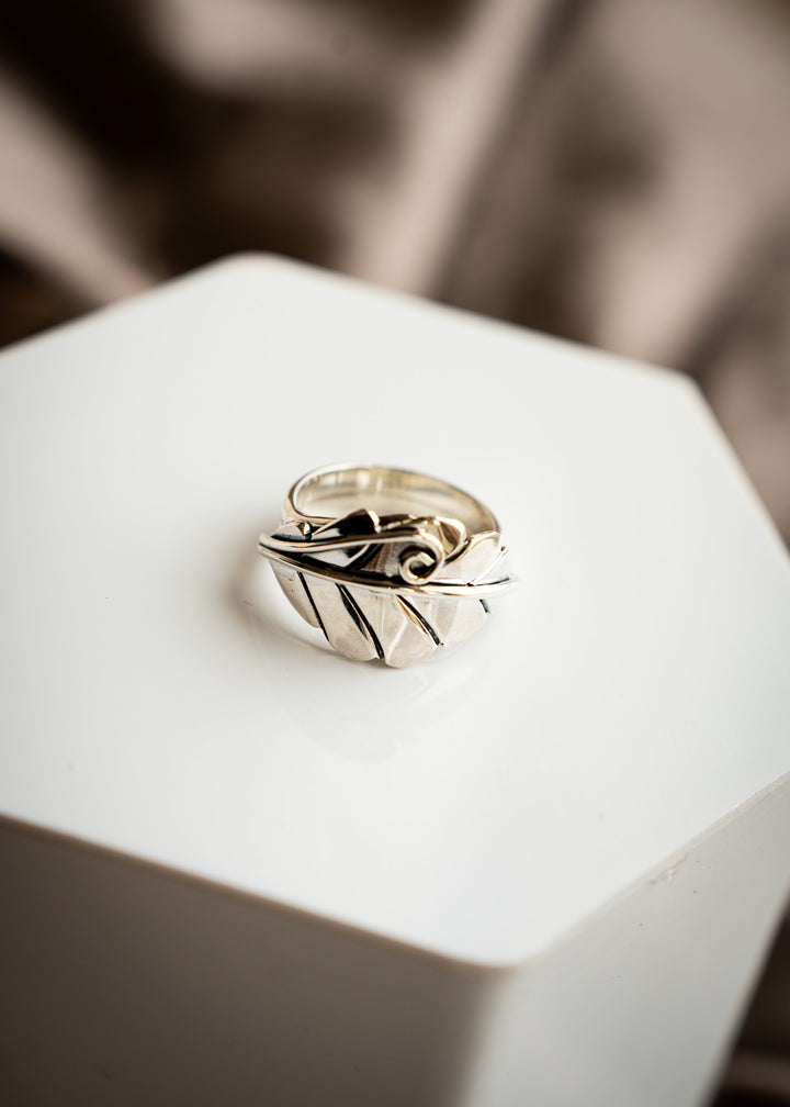 Fae Leaf Ring