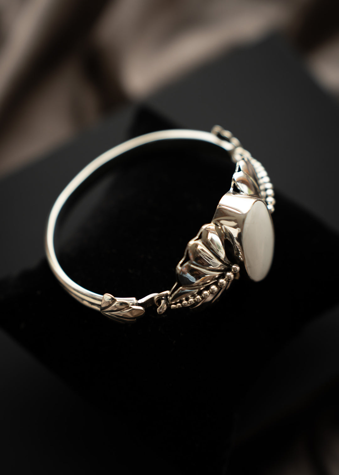 Stillwater Cuff - Medium - White Buffalo